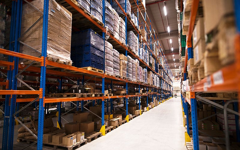 Lagerhalle mit Waren für den medizinischen Großhandel